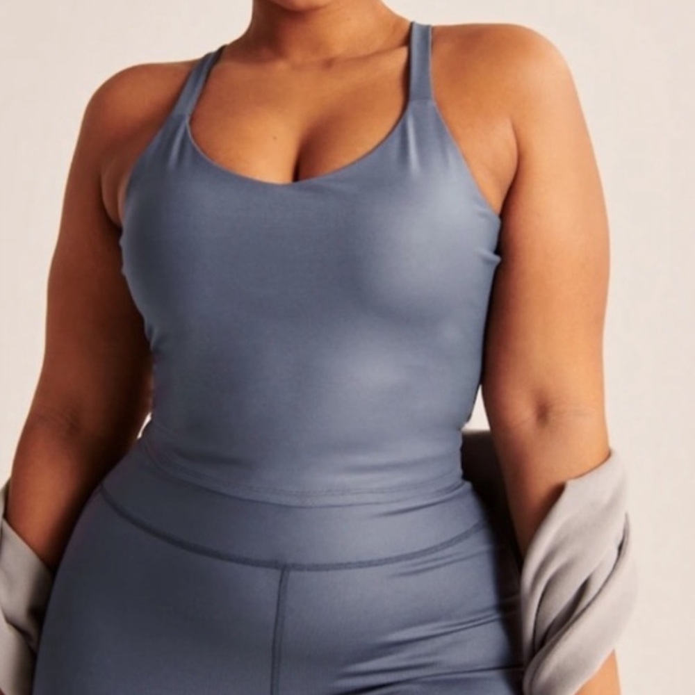 ABERCROMBIE & FITCH - V-Neck Racerback Tank